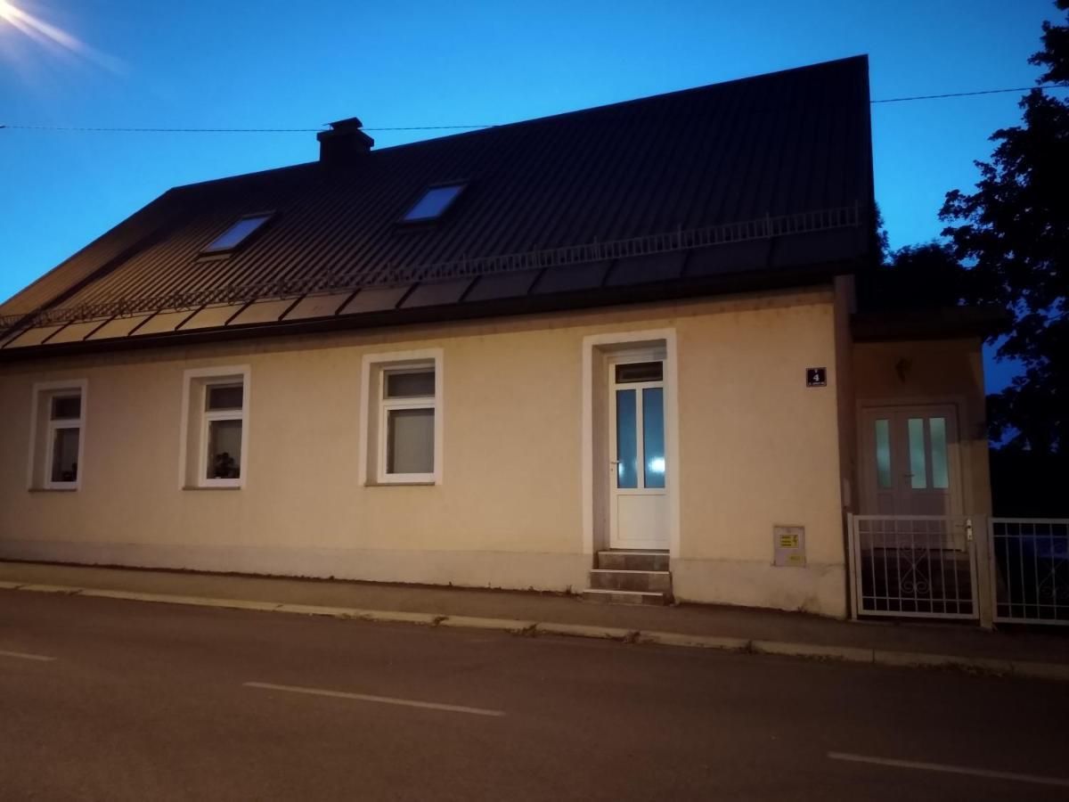 شقة Apartman Cardak Gospić المظهر الخارجي الصورة